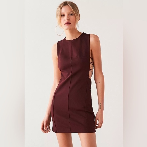 🏷️ 4/$25 Silence + Noise Urban Outfitters Lexie Crisscross Open-Side Mini Dress - Picture 5 of 15